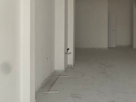 SHOP FOR RENT 50 M2 LAPRAKE 150,000 LEKE FH-69176