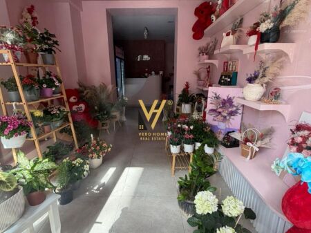 JEPET AMBIENT BIZNESI 31 M2 ME QERA TE MINE PEZA 60.000 LEKE