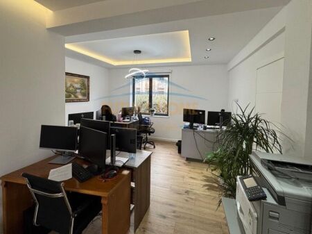 Qera Ambient Biznesi, Bulevardi Zogu 1, Tirane