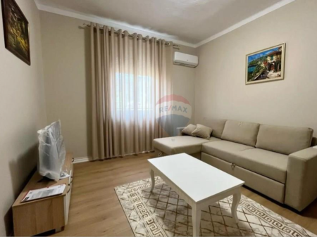 Apartament per qera 1+1 tek Pallatet Agimi