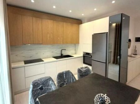 🏡 Appartamento 1+1 + 2 posti auto in affitto – Xhamllik