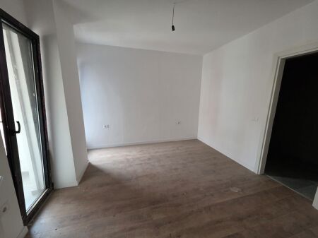 Apartament 2+1 për shitje tek Komuna e Parisit  - Pallat i ri (2024) !