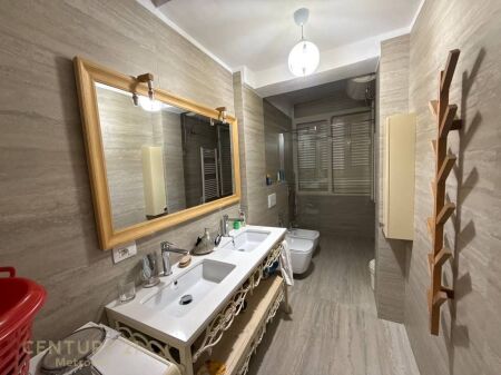 VENDESI APPARTAMENTO 2+1 VICINO AL EX MERCATO ELETTRICO