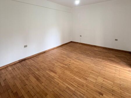 🏢 Apartament 3+1 për Qira – Qendër, pranë Kafe Flora