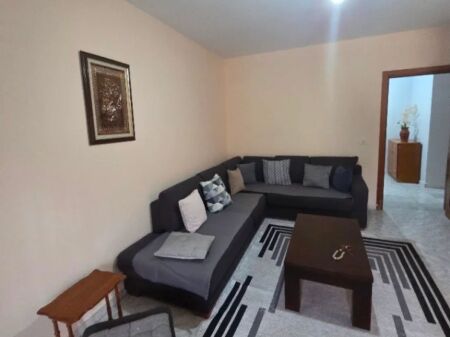 Jepet 3+1 me qira Komuna Parisit