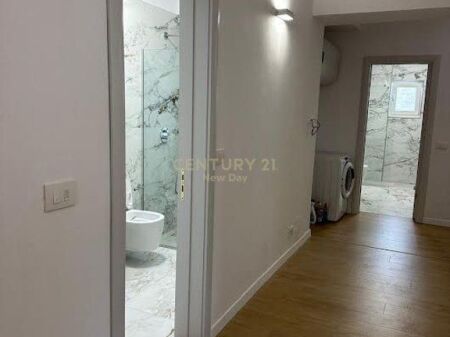 2+1 Per shitje prane Markates