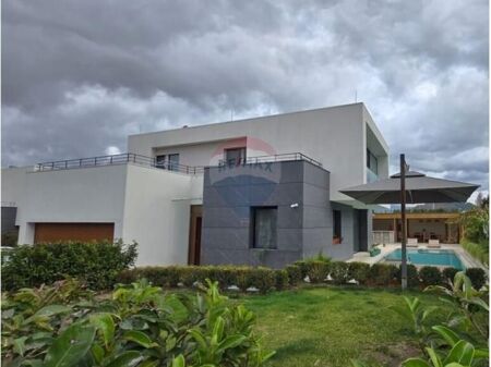 Vilë - Për Shitje - Vishnjë, Tiranë(ID: 530491002-171)