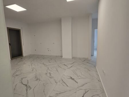 Ambjent zyrash me qira 113m2