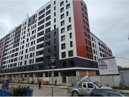 BULEVARDI I RI! NJËSI KOMERCIALE PËR QIRA, KATI ZERO, BUZE RRUGE!