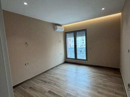 APARTAMENT PER ZYRA TEK DELIJORGJI