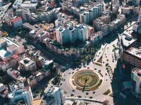 Shitet apartament 2+1+2