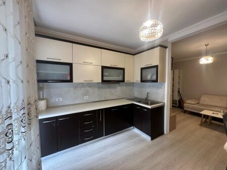 *APPARTAMENTO 2+1+2 IN VENDITA A 5 MAJI*