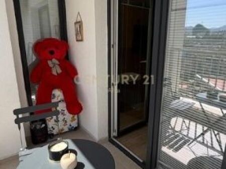 Shitet super apartament 1+1