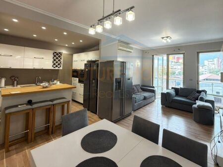 Qera stacioni i trenit