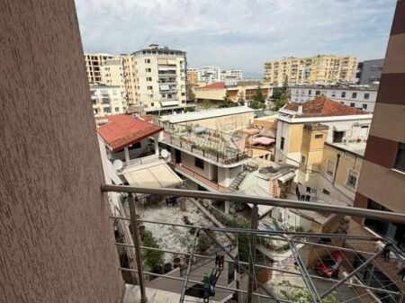 APARTAMENT 2+1+2 PER QERA NE QENDER TE DURRESIT!!!! - 500€ |