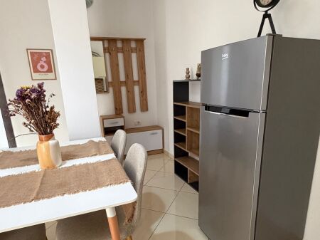 Qera | Shtëpi private 1 + 1 | Fakulteti Mjekesis | 400 €/muaj