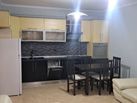 Apartament me qera 1+1 pranë Pediatrisë!