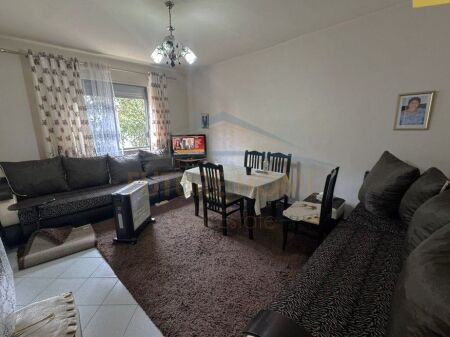 Shitet, Apartament 2+1, Ish Parku i Autobusave, Tirane