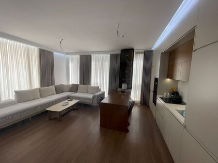 Vendesi appartamento 3+1+2 al Bulevardi i Ri