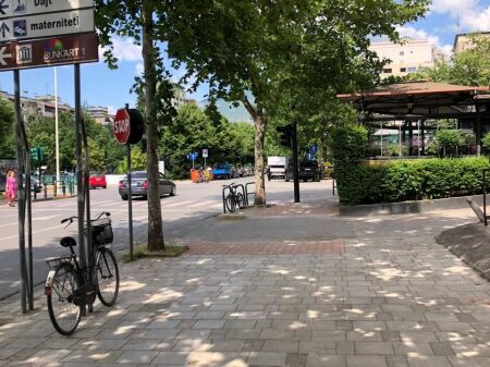 COMMERCIAL SPACE FOR RENT AT BRRYLI 100,000 LEKE