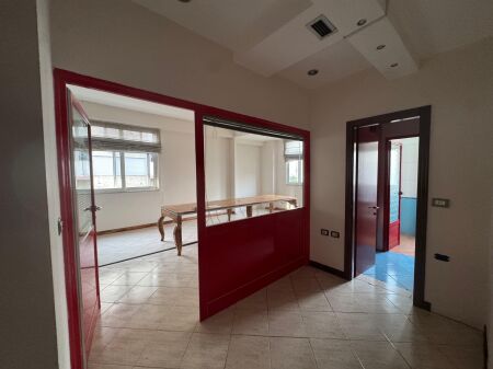 📢VENDESI IN VENDITA – Unità Commerciale (4 ambienti di lavoro) | Mine Peza