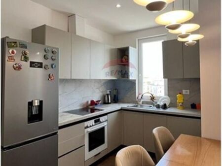 Apartament - Për Qira - Rruga Mine Peza, Tiranë