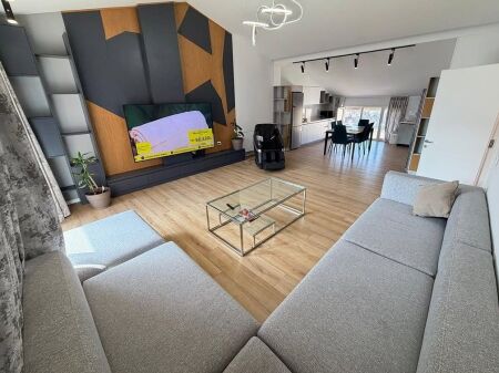 📌 Penthouse me Qira – Secret Garden, pranë TEG