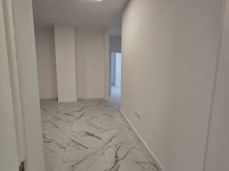 Zyra me qera 113m2 te Delijorgji