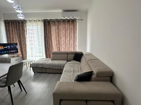 Jepet me qira apartament 2+1 në zonën e Rrugës 5 Maj.