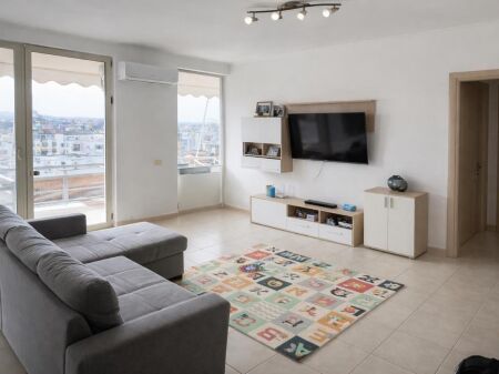 Apartament me qera 2+1+2 - 📍Ali Demi, prane burgut te grave