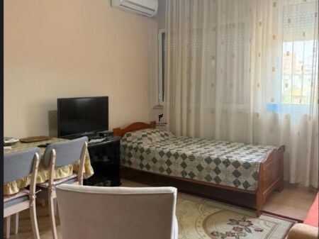 MONOLOCALE IN AFFITTO 30 M2 VASIL SHANTO 40.000 LEKE FH-69295