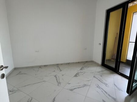 Jepet me qira 1+1 bosh per zyre Te SQUARE 21