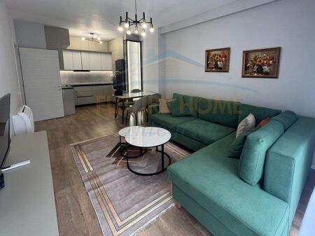 Affitto, Appartamento 1+1+Posto Auto, Complesso E-88, Tirana.