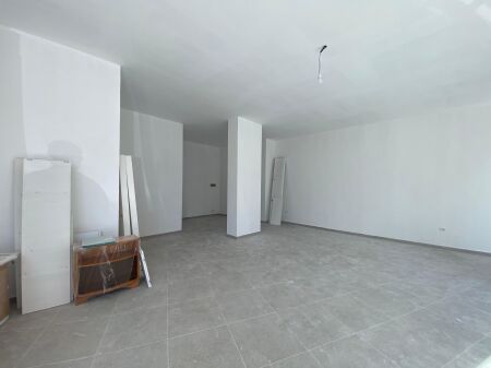 Jepet me qira dyqan ne katin perdhe tek Rruga e Elbasanit, shkolla Osman Myderizi pas Ambasades Amerikane