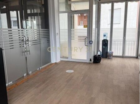 Office space for rent at the entrance of Kodra e Diellit 1