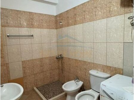 Apartament 2+1, Pallatet Romario, Unaza e Re