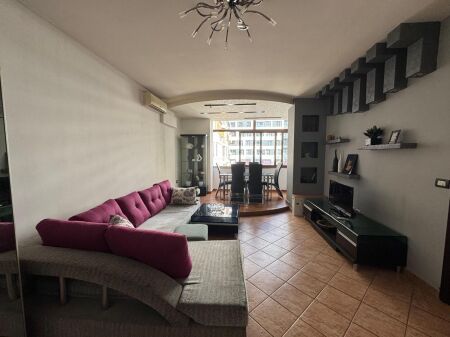 Apartament 1+1 per qera tek 21 dhjetori