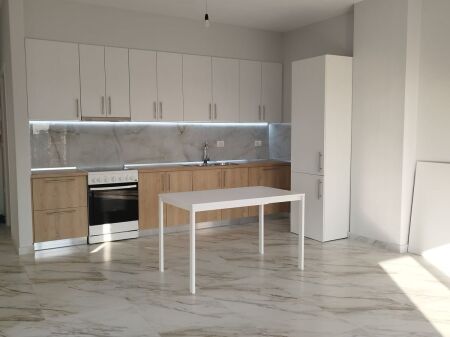 Apartament 1+1 me qera- Kinostudio, prane TV Klan