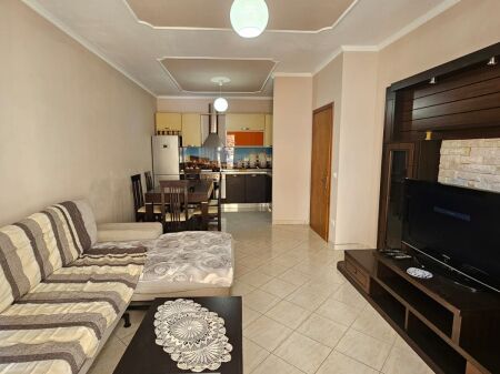 JEPET ME QERA APARTAMENT 2+1 NE PLAZH, PRANE HOTEL FLORIDA