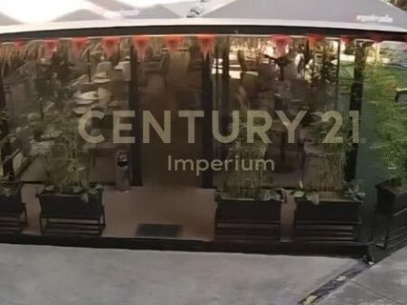 Lokal me qira, Rruga e Barrikadave