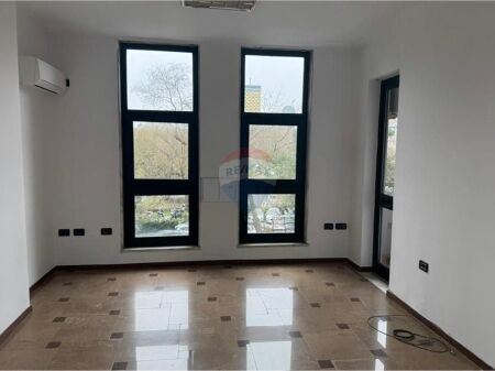 Zyrë - Për Qira - Bllok