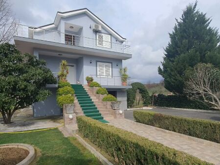 VILLA SU TRE PIANI IN VENDITA  - VORE