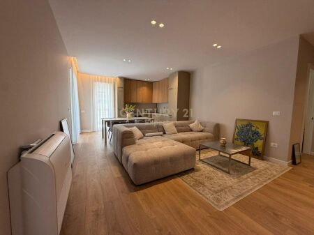 JAPIM ME QIRA 2+1+POST PARKIMI TE DONIKA CENTER