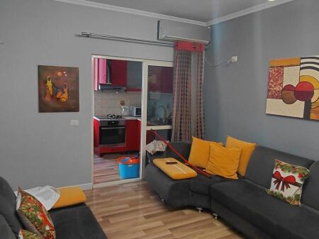 jepet me qera apartament 2+1 tek big markei