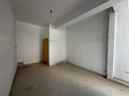 Shop for Long-Term Rent - Flag Square, near the Bank, Vlore