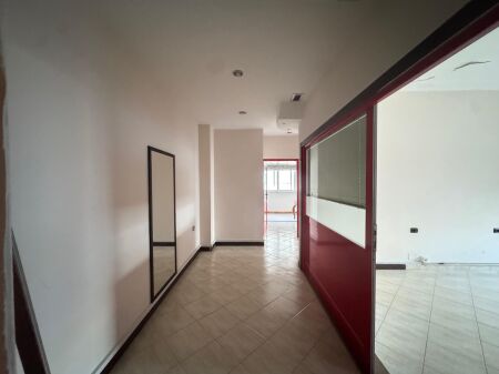 🏢 SHITET Njesi Biznesi  📍 Mine Peza, prane Prokurorise 🔹Sip.137 m² 💰 Çmimi: 270.000 €