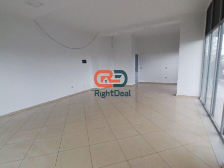 Tek Kthesa E Kamzes, Shitet Njesi Biznesi, Ideale Per Investim!!!