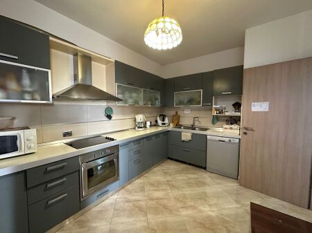 JEPET APARTAMENT 3+1 ME QERA PALLATET CABEJ 650EURO!