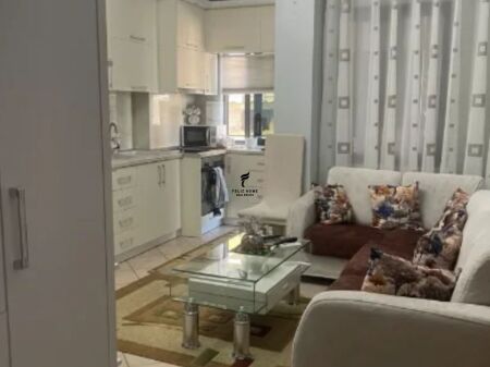APARTAMENT ME QERA 1+1 21 DHJETORI 50.000 LEKE FH-69522