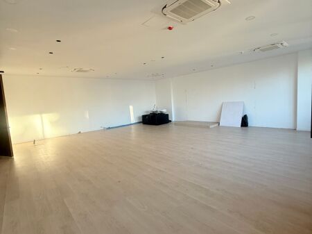 ZYRE PER QERA TEK KOMPLEKSI DELIJORGJI